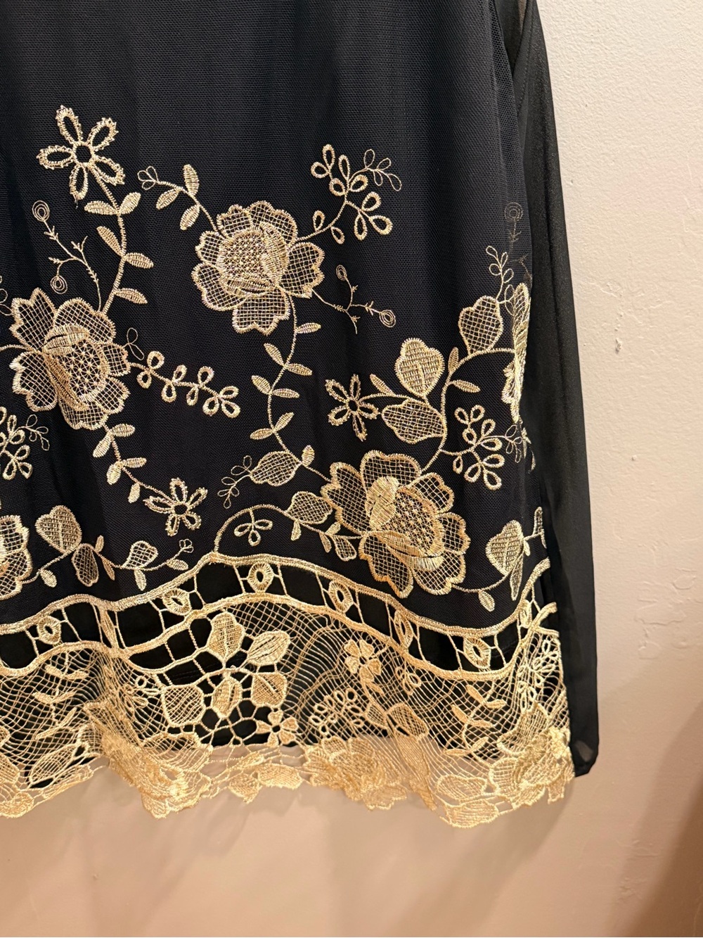 Roz & Ali Black Tank with Gold Floral Lace #714 - Picture 4 of 15